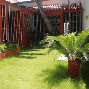 Casa De Huespedes Las Mercedes ** Santo Domingo